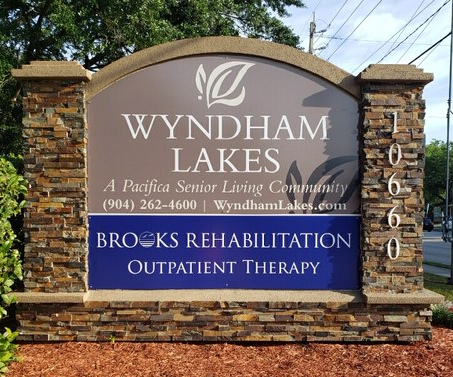 Sign for Wyndham Lakes