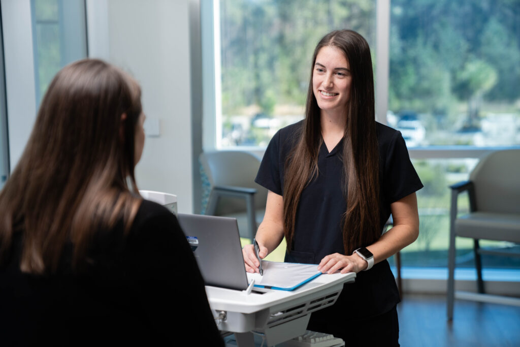 A case manager discusses a patient discharge plan with a family member.