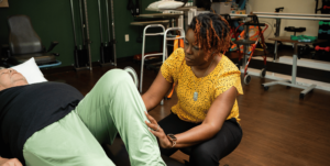 Clinician Lakisha Hicks examines an orthopedic rehabilitation patient.