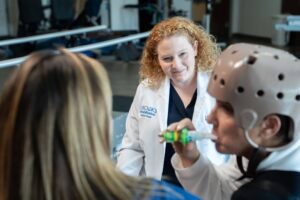 Dr. Shapiro oversees the respiratory therapy of a stroke patient at the University Campus Hospital.