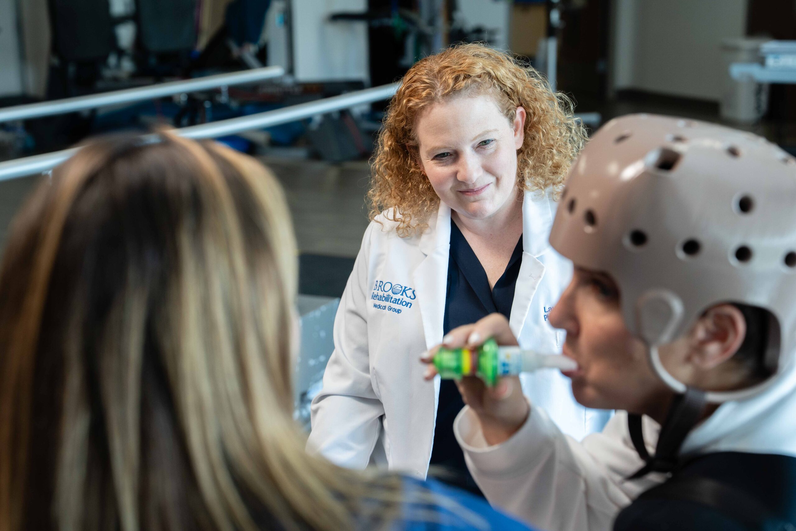 Dr. Shapiro oversees the respiratory therapy of a stroke patient at the University Campus Hospital.